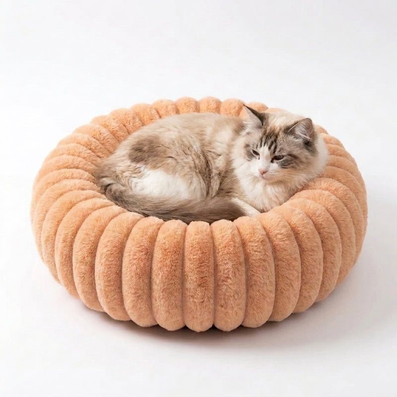 Chat installe dans le lit cocon NUZZO Beige (70 cm)