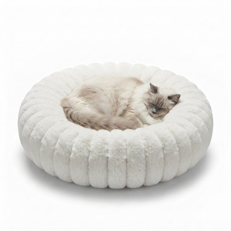 Chat installe dans le lit cocon NUZZO Blanc (70 cm)